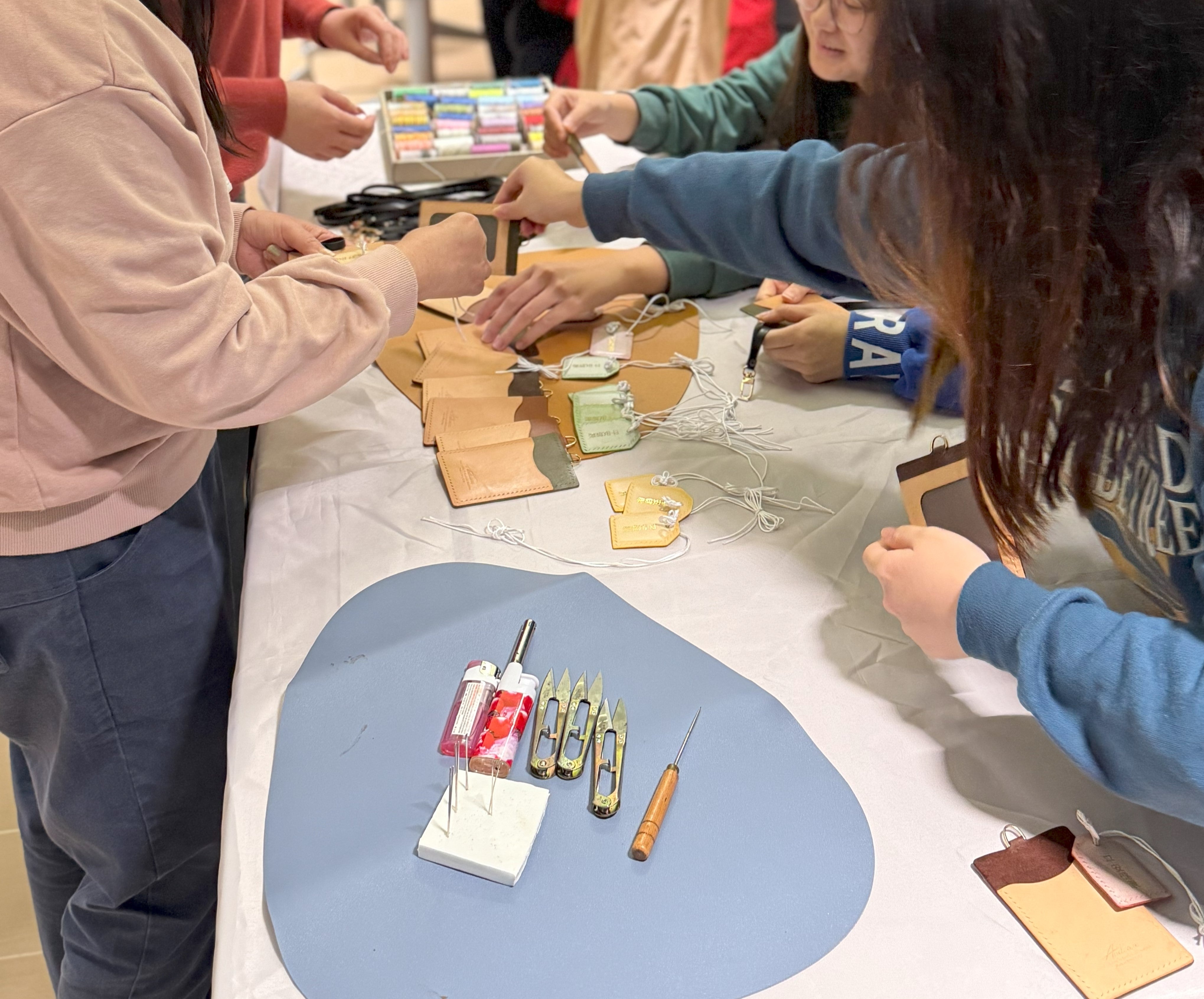 企業慈善 
公益活動 
慈善公益 
企業社會責任 
企業禮品訂製 
學校慈善活動 
企業慈善例子
慈善活動例子
慈善活動有哪些
學校慈善活動例子
慈善活動2024
慈善機構
企業公益活動
慈善活動好處
ESG 
ESG企業  
ESG指標
ESG永續發展
非牟利機構 
手作皮革 
思藝手作